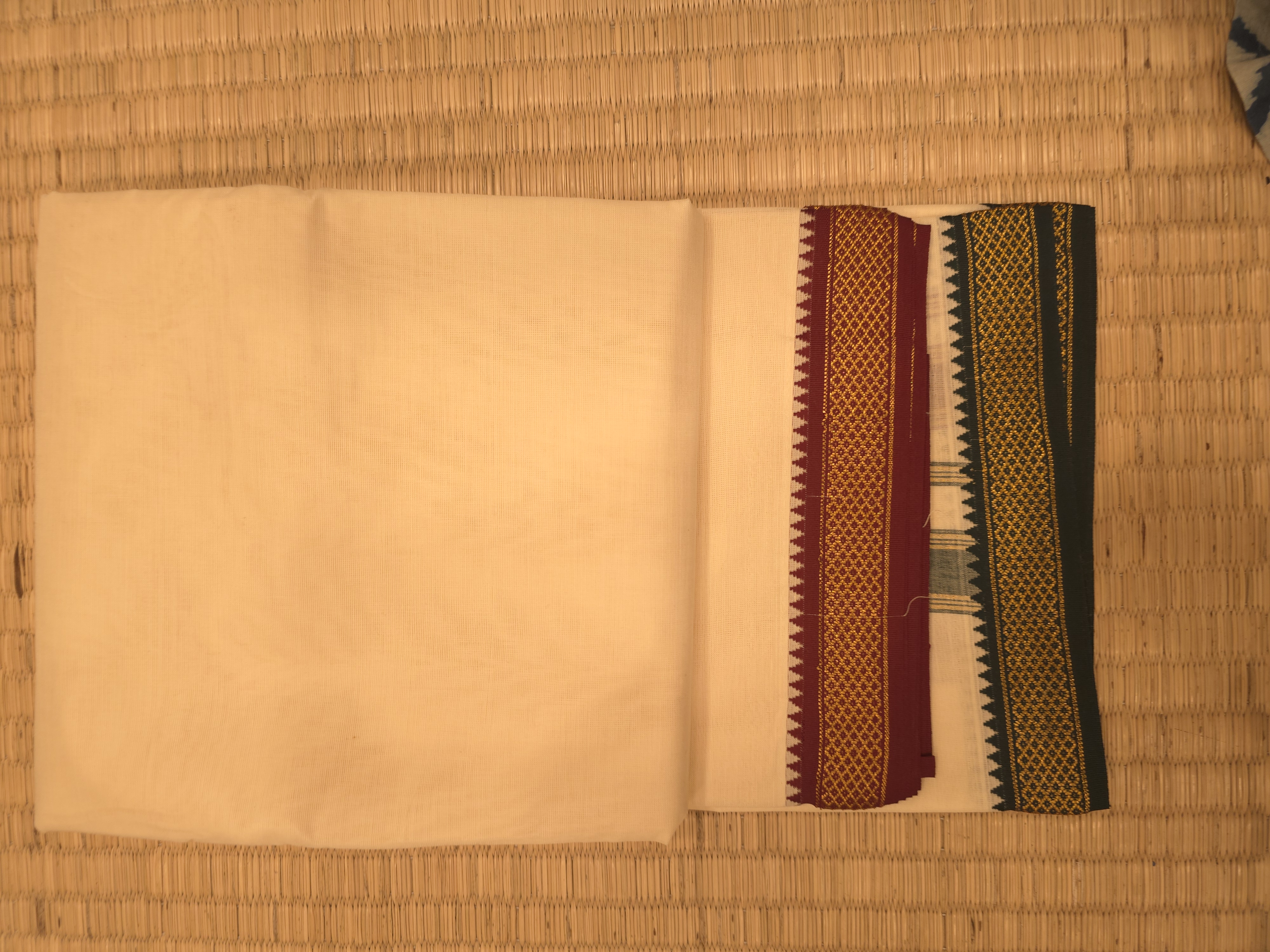 9X5 Cotton Veshti, 5 Mayil Kan Border
